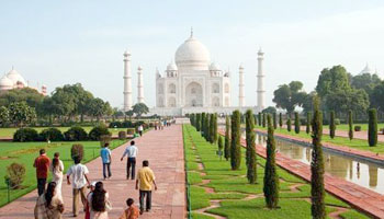 Short Trip to Agra, Agra city sightseeing tour covers Same day Trip Agra, One day Trip to Agra, Delhi Agra trip by Luxury private Car, Superfast Train. visit Taj Mahal, Agra Fort & Fatehpur Sikri in one day from New Delhi.